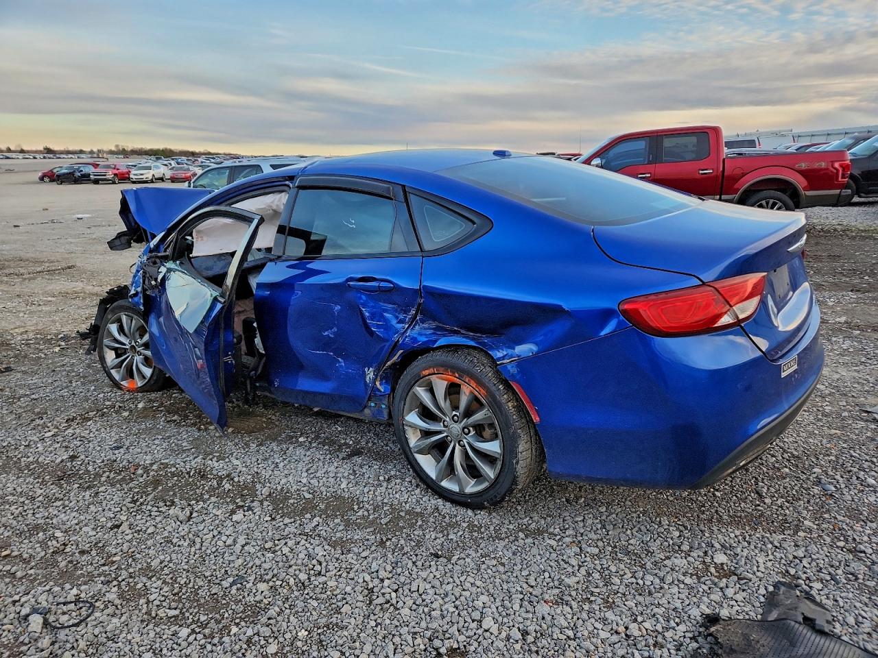 2015 CHRYSLER 200 S photo 2