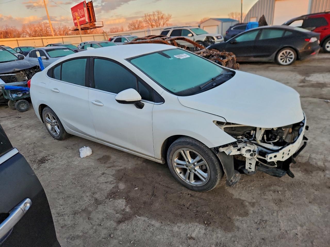 2016 CHEVROLET CRUZE LT photo 4
