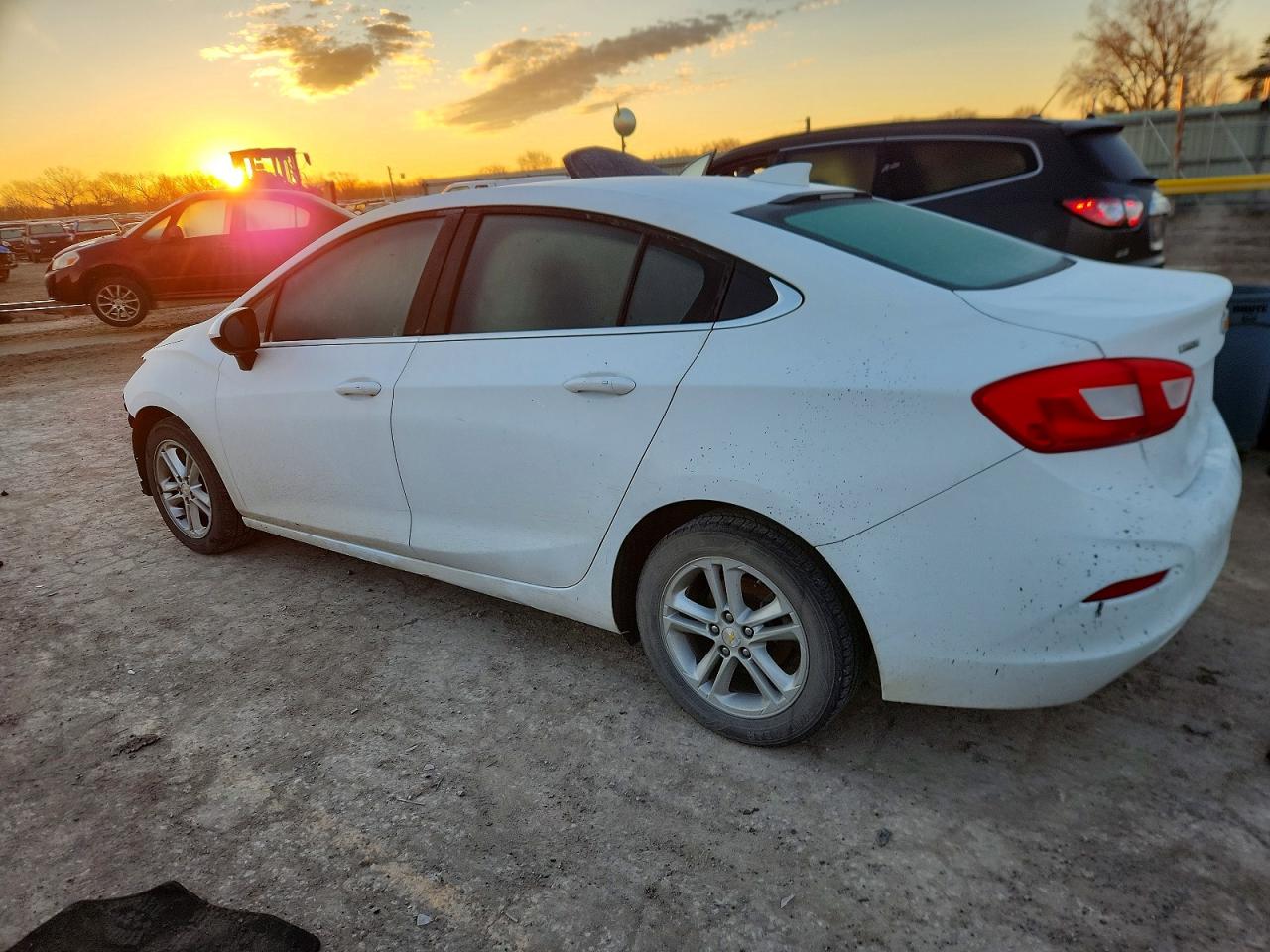 2016 CHEVROLET CRUZE LT photo 2