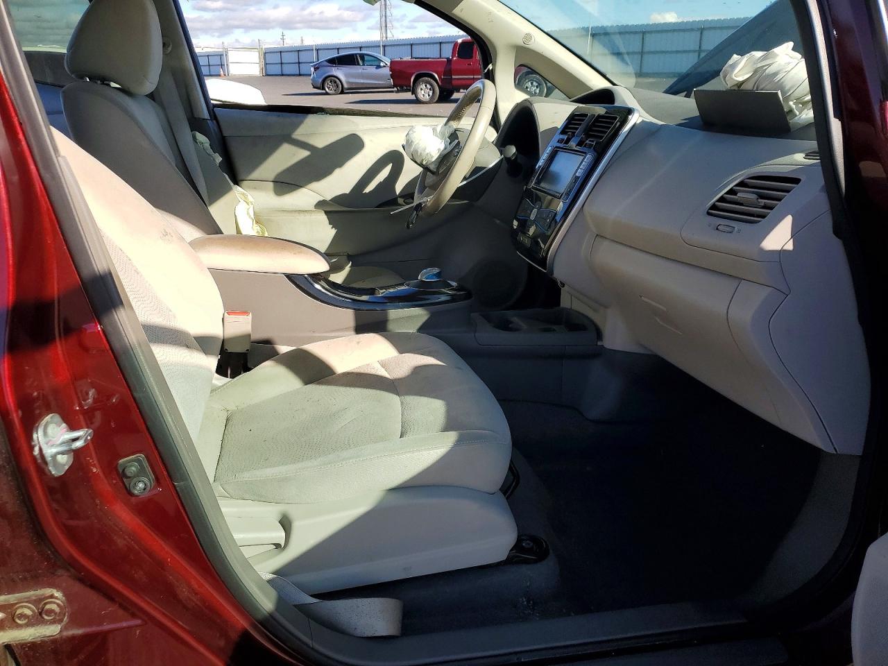 2016 NISSAN LEAF SV photo 7