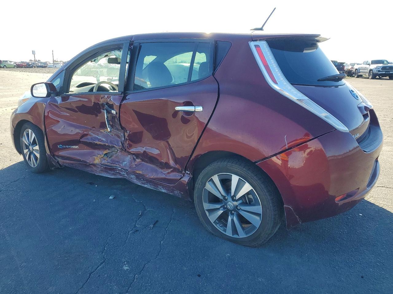 2016 NISSAN LEAF SV photo 2