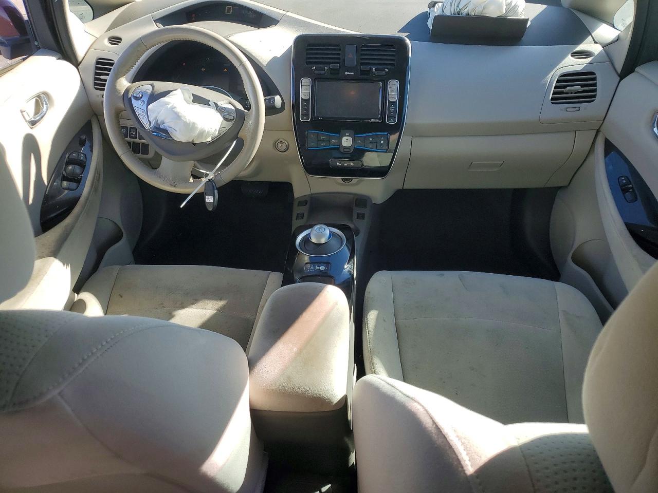 2016 NISSAN LEAF SV photo 8