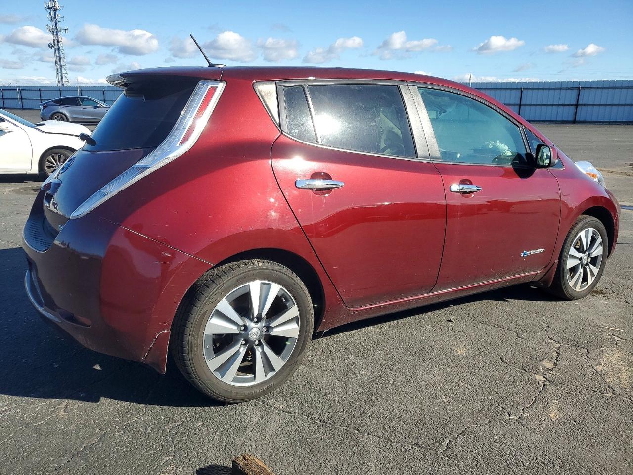 2016 NISSAN LEAF SV photo 3
