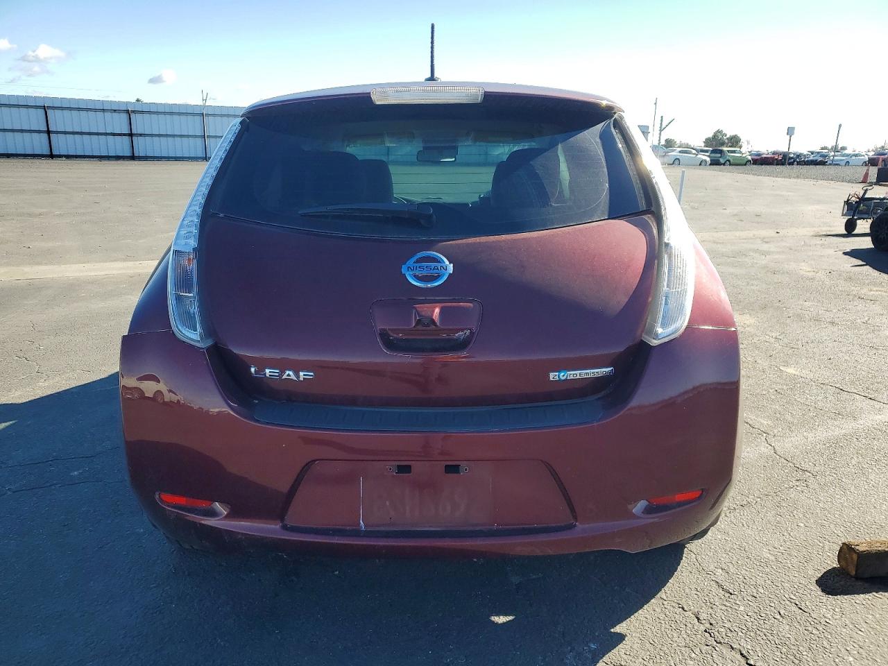 2016 NISSAN LEAF SV photo 6