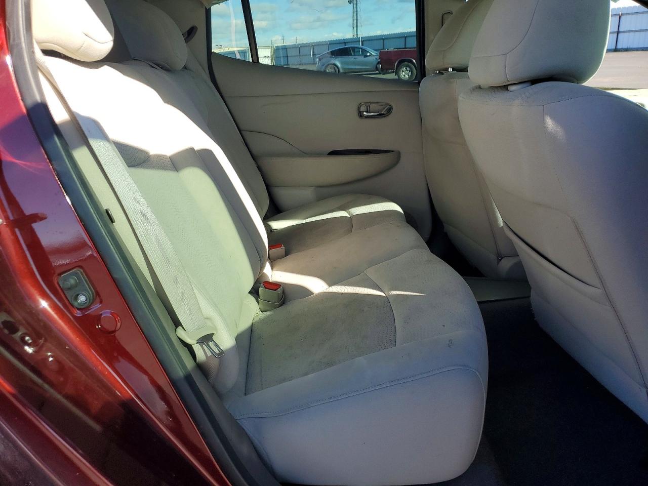 2016 NISSAN LEAF SV photo 10