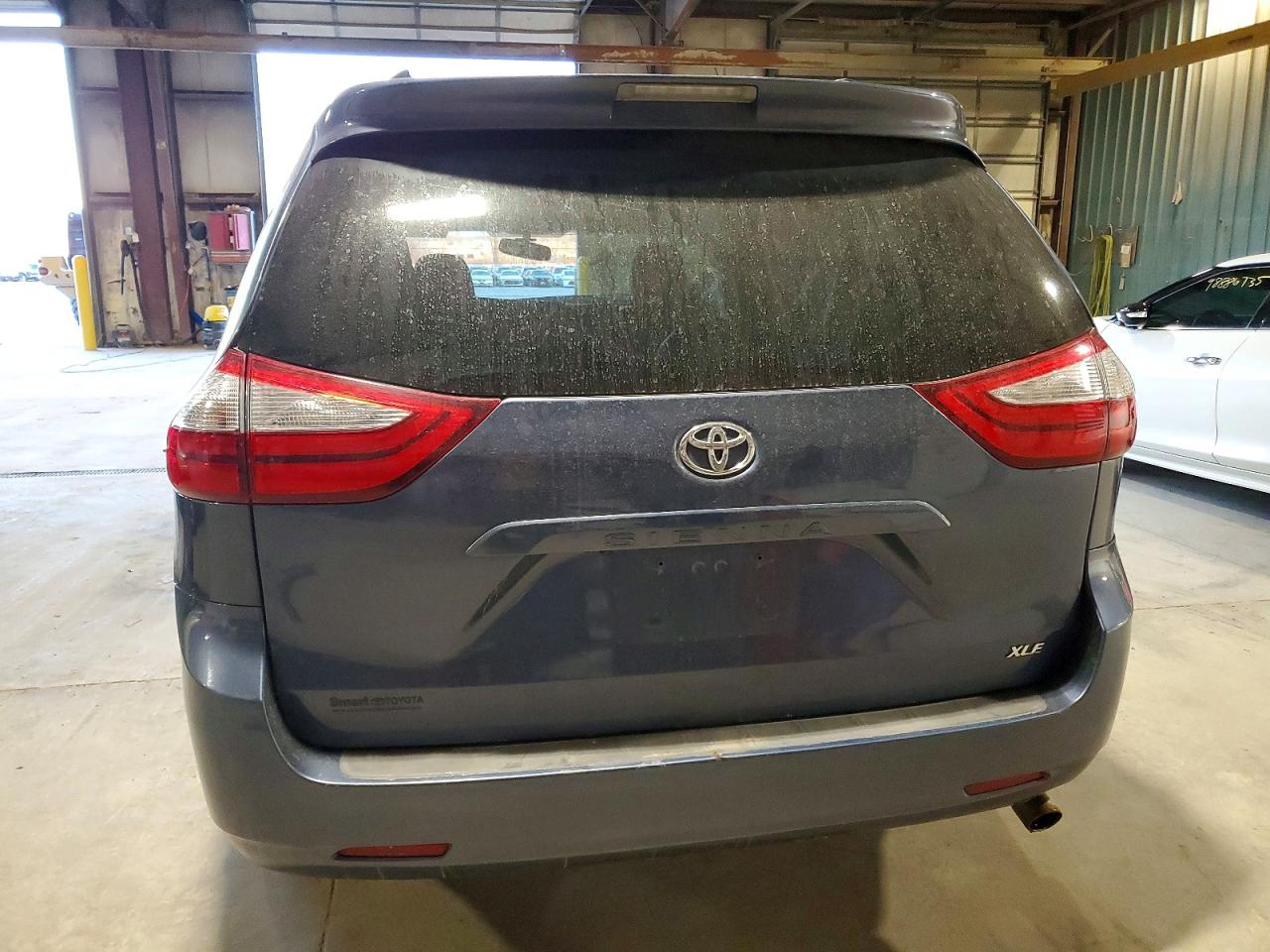 2016 TOYOTA SIENNA XLE photo 6