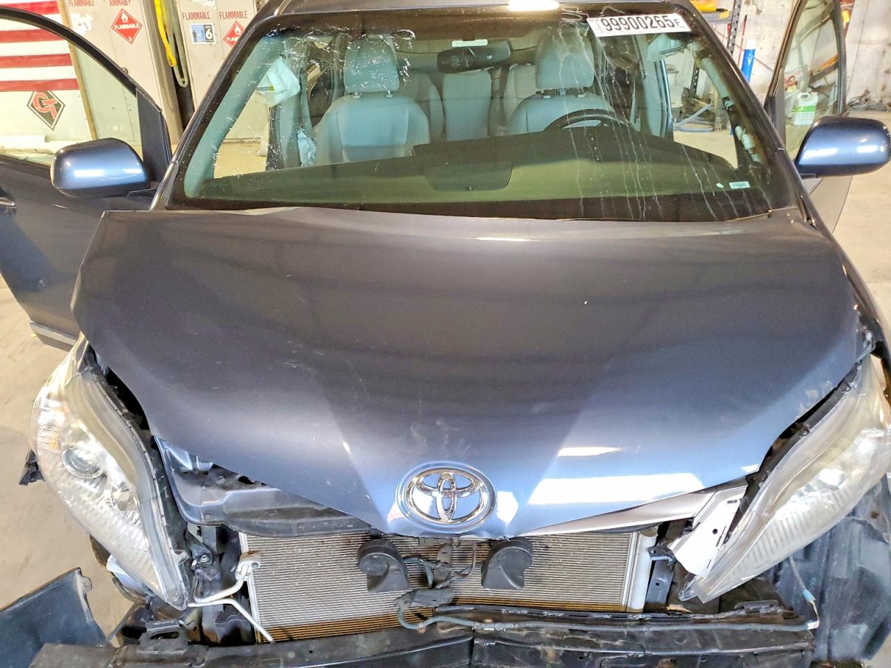 2016 TOYOTA SIENNA XLE photo 12