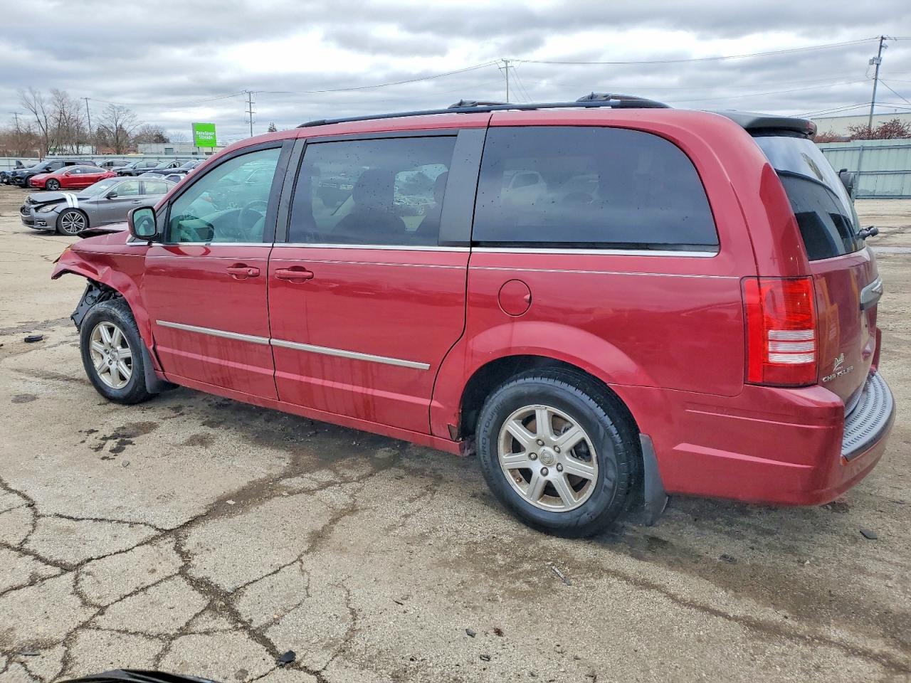 2010 CHRYSLER TOWN & COUNTRY TOURING photo 2