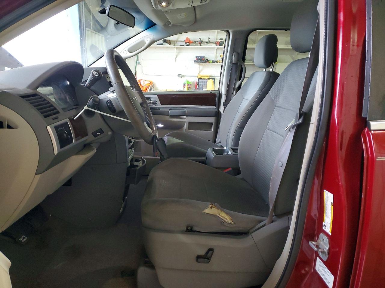 2010 CHRYSLER TOWN & COUNTRY TOURING photo 7