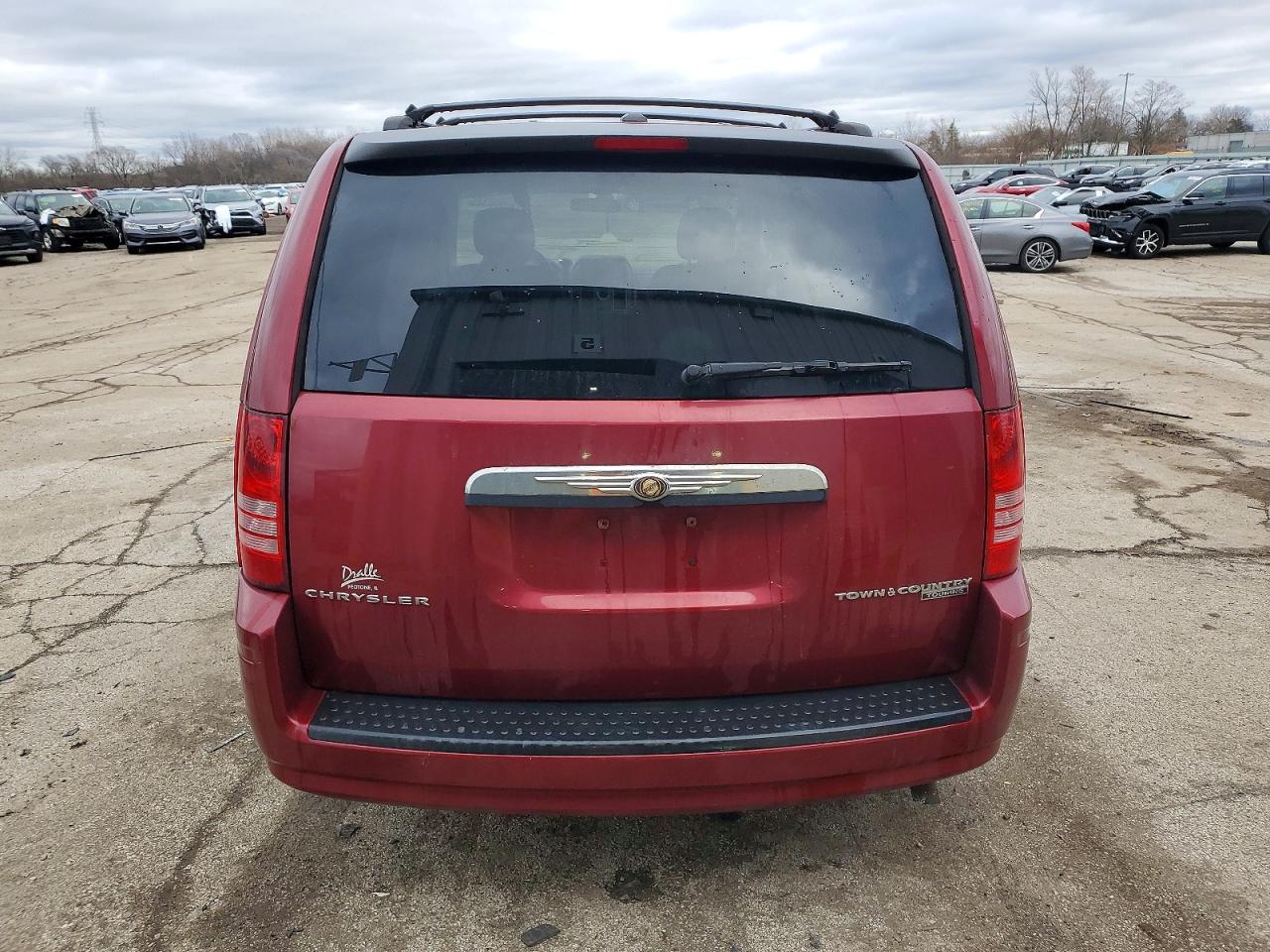 2010 CHRYSLER TOWN & COUNTRY TOURING photo 6