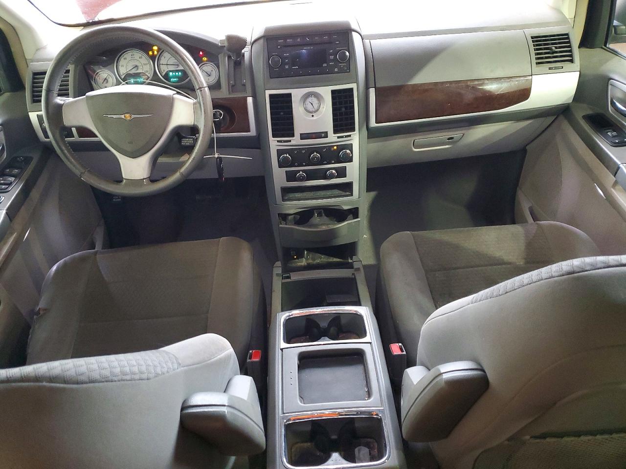 2010 CHRYSLER TOWN & COUNTRY TOURING photo 8