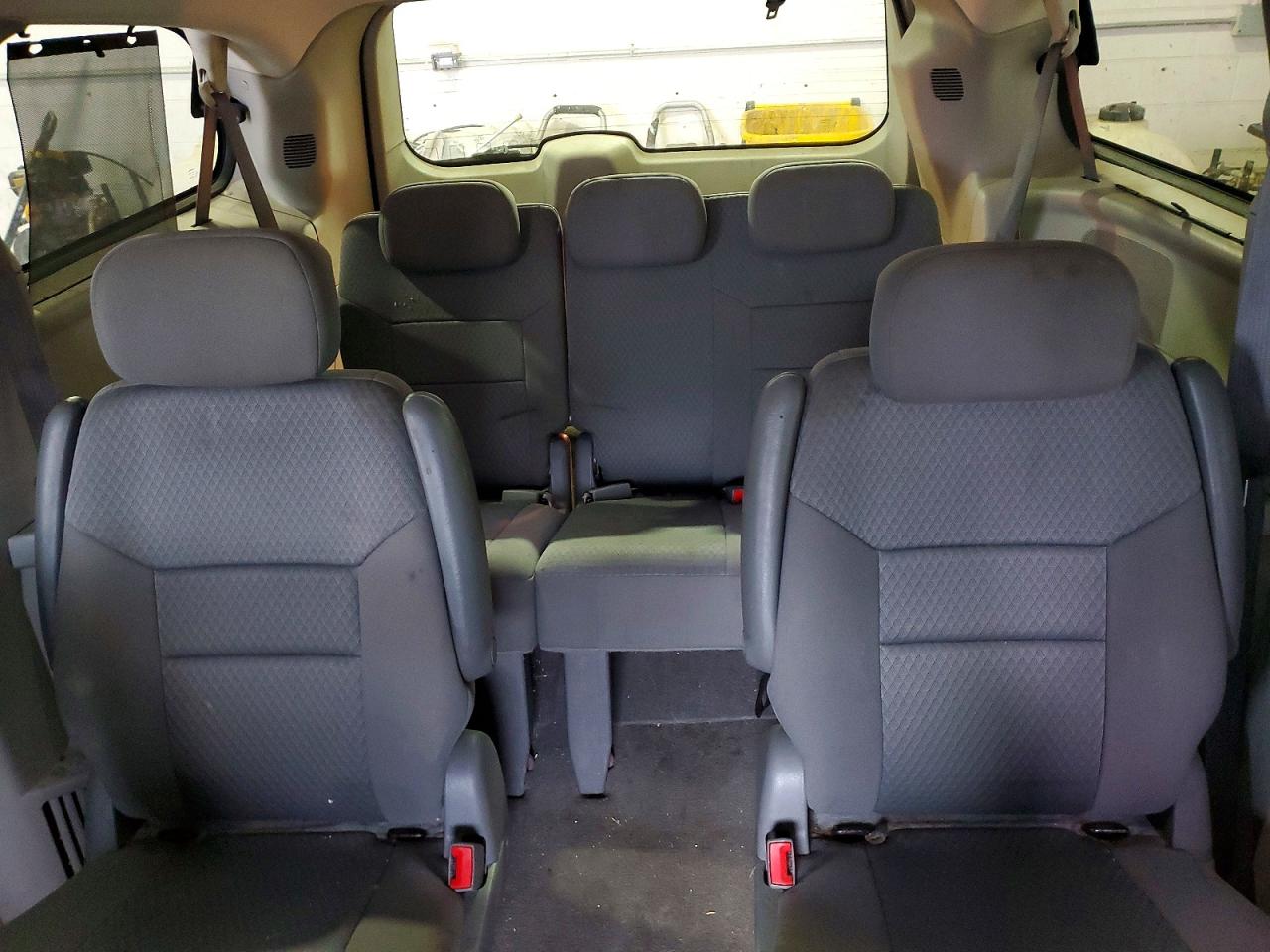2010 CHRYSLER TOWN & COUNTRY TOURING photo 10