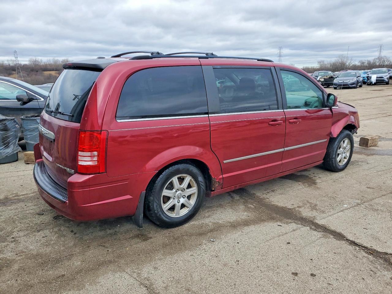 2010 CHRYSLER TOWN & COUNTRY TOURING photo 3