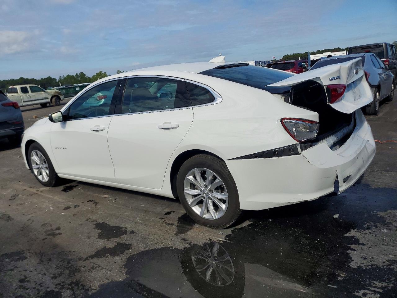 2025 CHEVROLET MALIBU LT photo 2