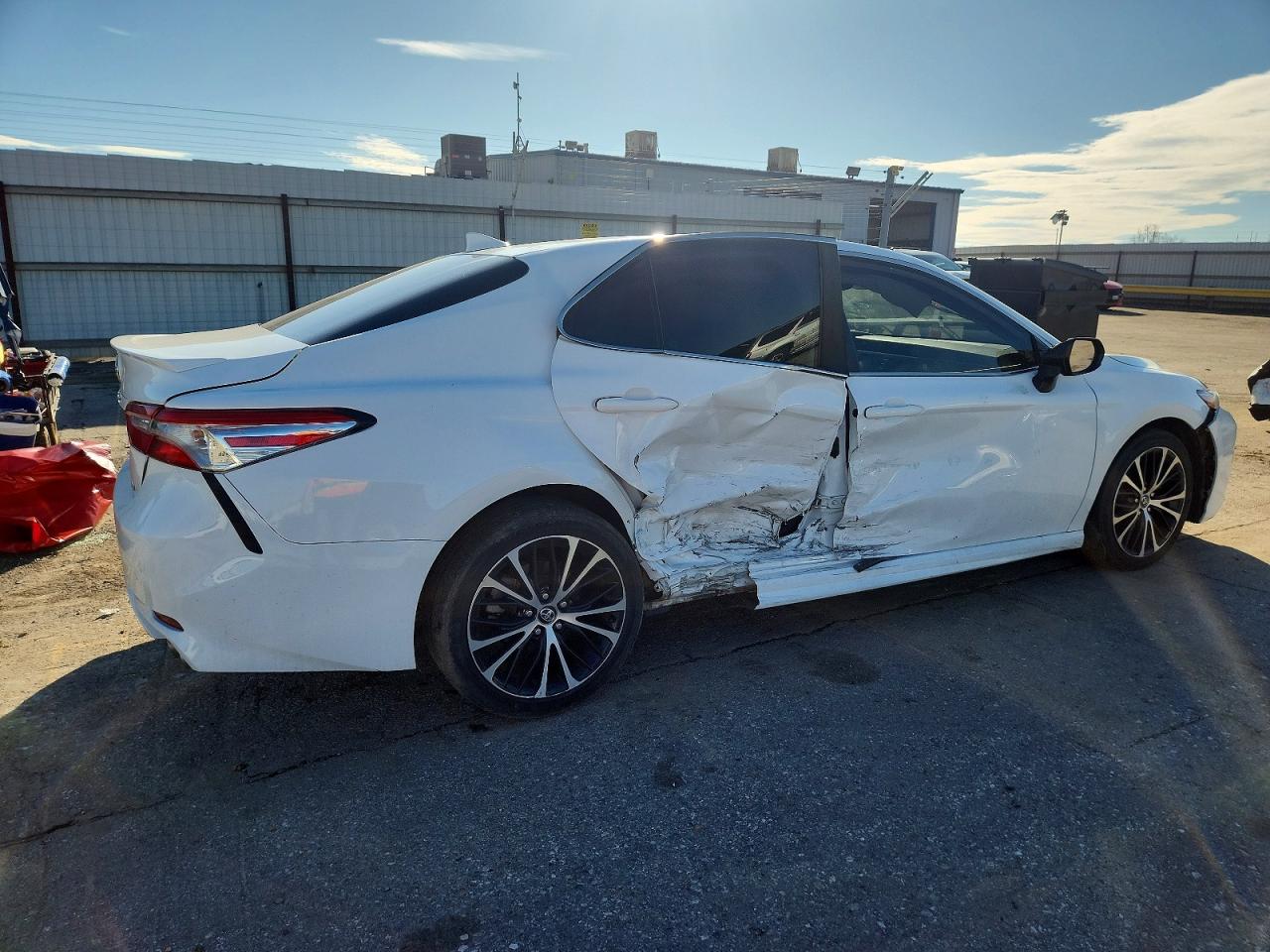 2020 TOYOTA CAMRY SE photo 3