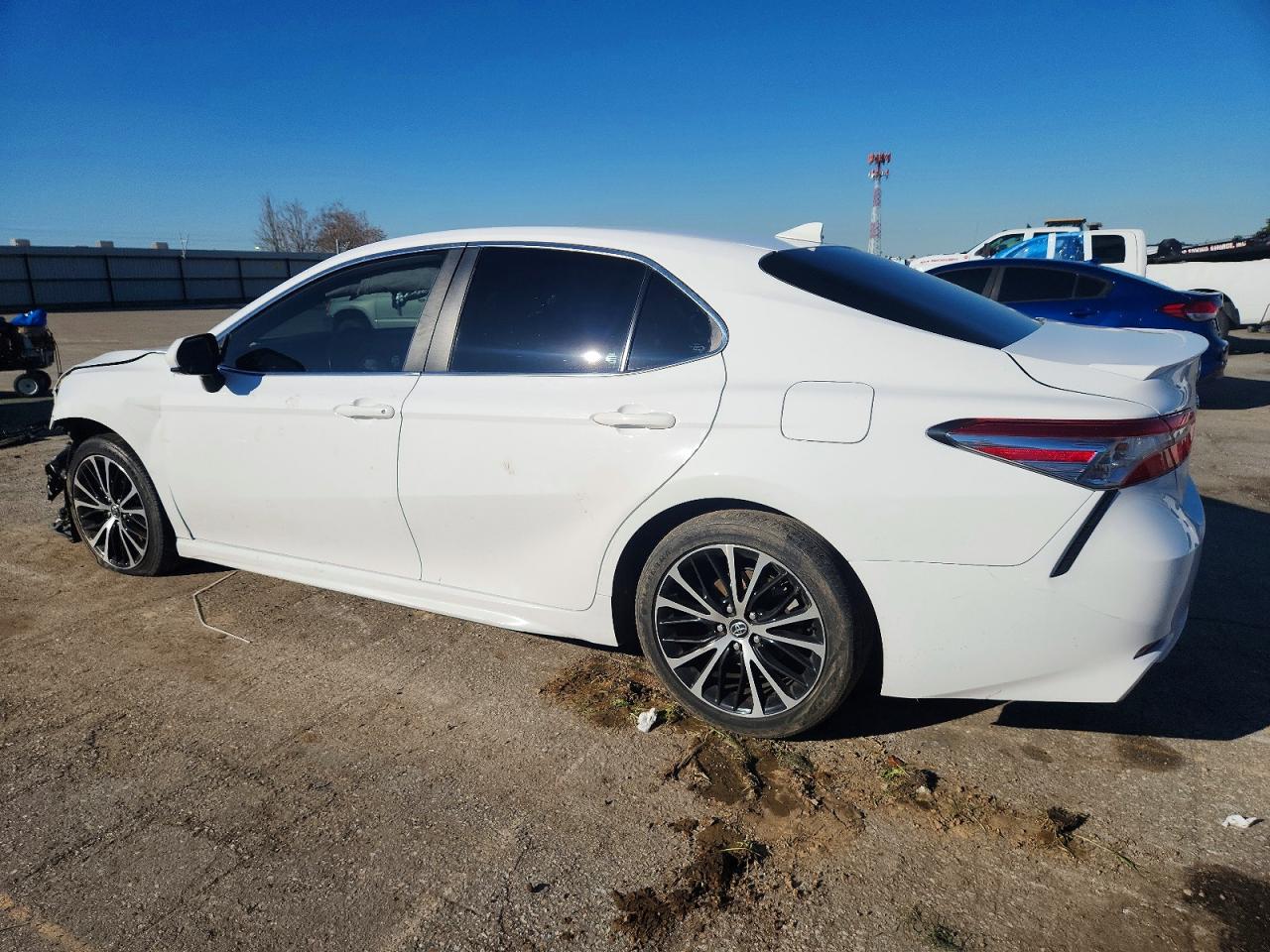 2020 TOYOTA CAMRY SE photo 2