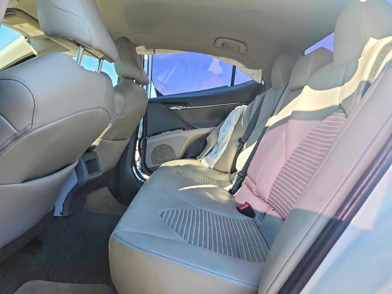 2020 TOYOTA CAMRY SE photo 10
