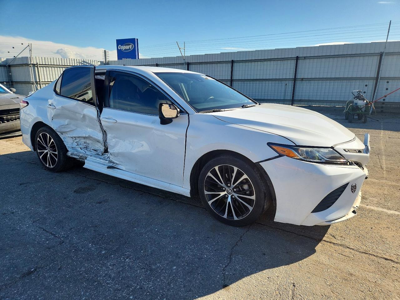 2020 TOYOTA CAMRY SE photo 4