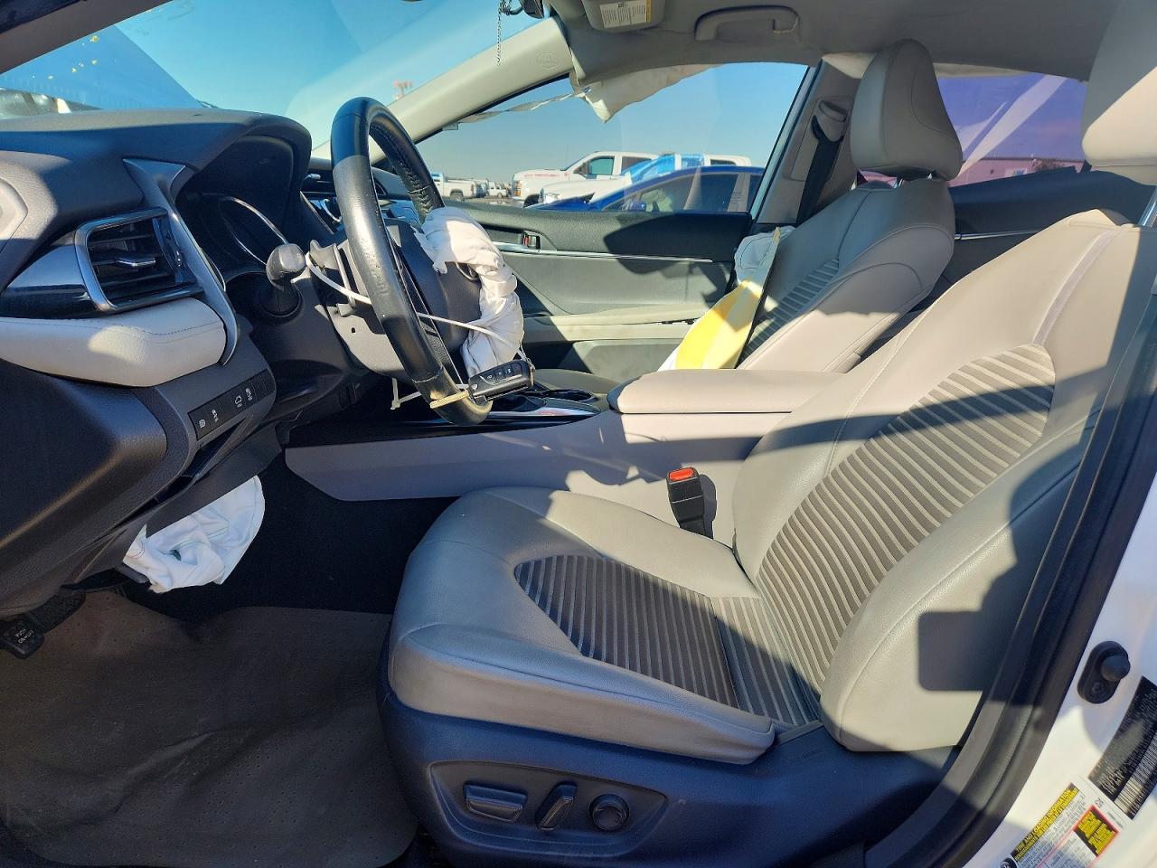2020 TOYOTA CAMRY SE photo 7