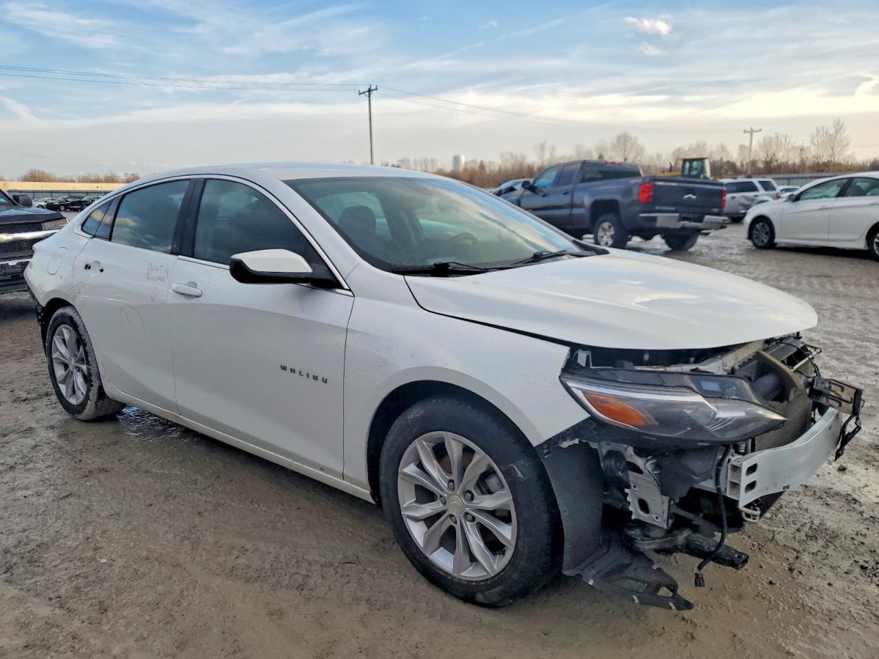2022 CHEVROLET MALIBU LT photo 4