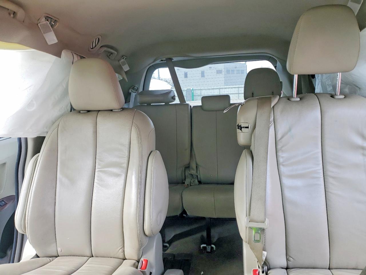 2013 TOYOTA SIENNA XLE photo 10