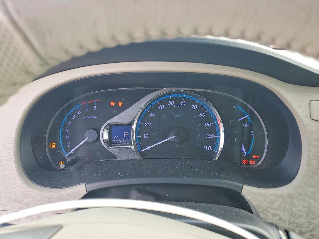 2013 TOYOTA SIENNA XLE photo 9