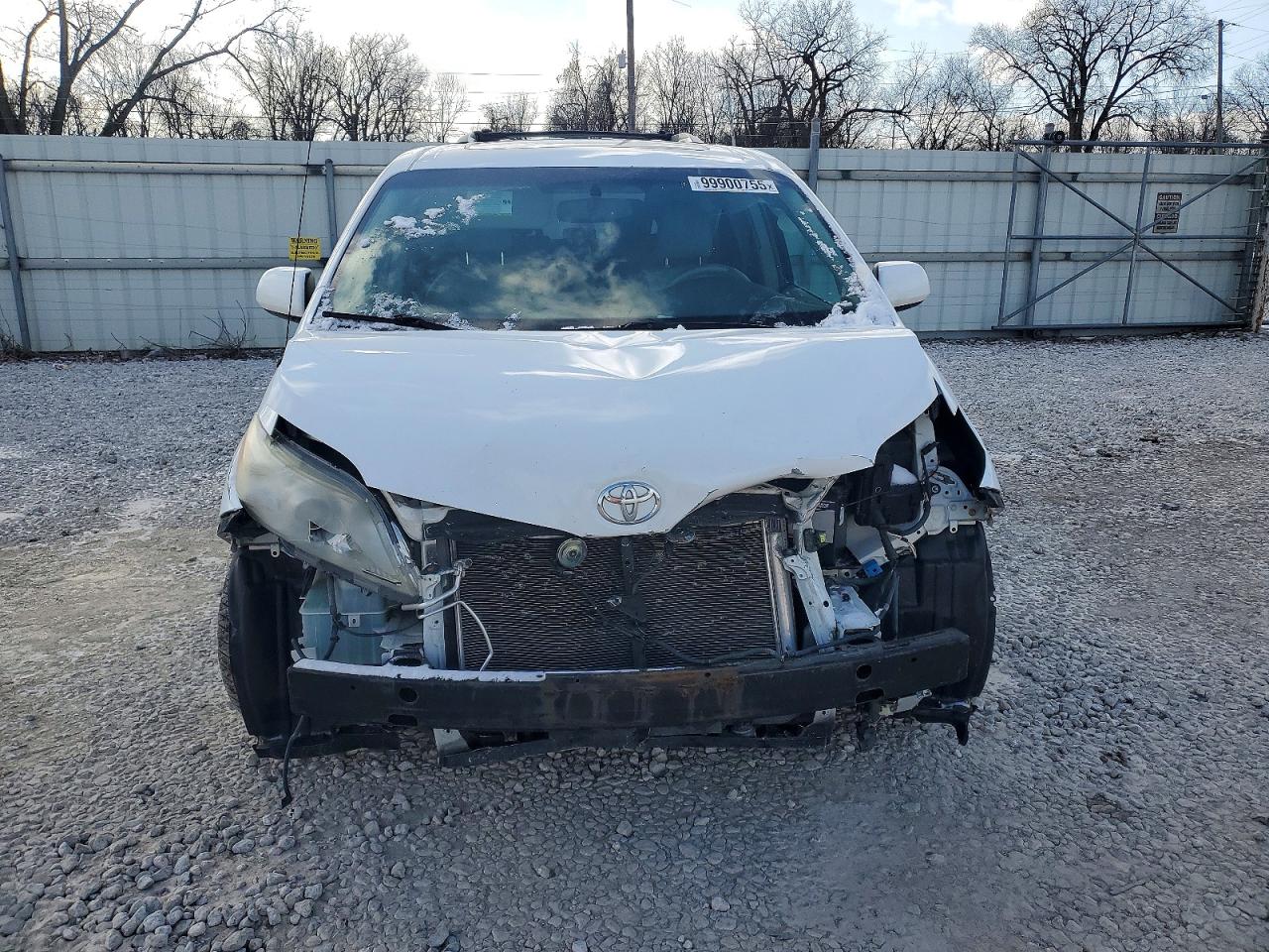 2013 TOYOTA SIENNA XLE photo 5