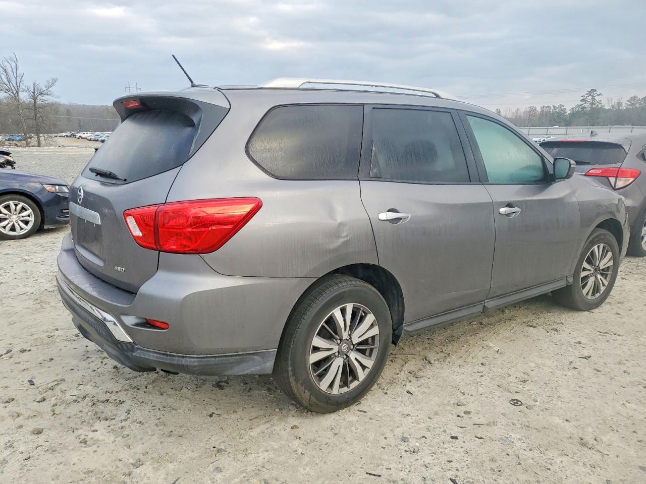 2017 NISSAN PATHFINDER S photo 3