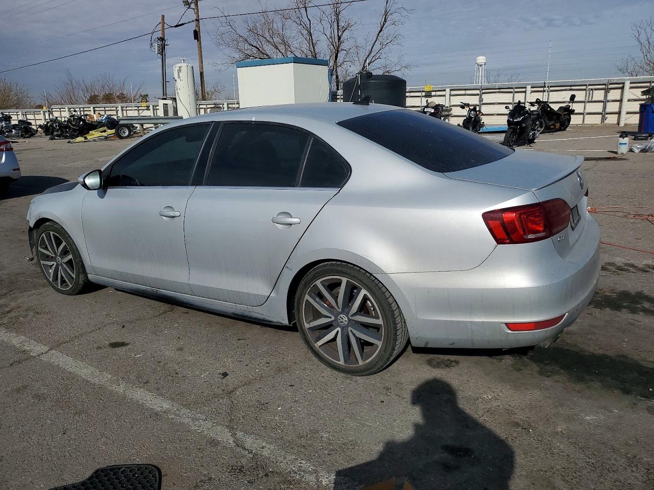 2013 VOLKSWAGEN JETTA GLI photo 2