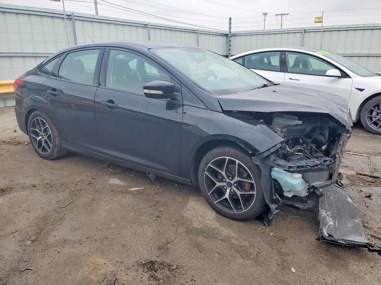 2017 FORD FOCUS SEL photo 4