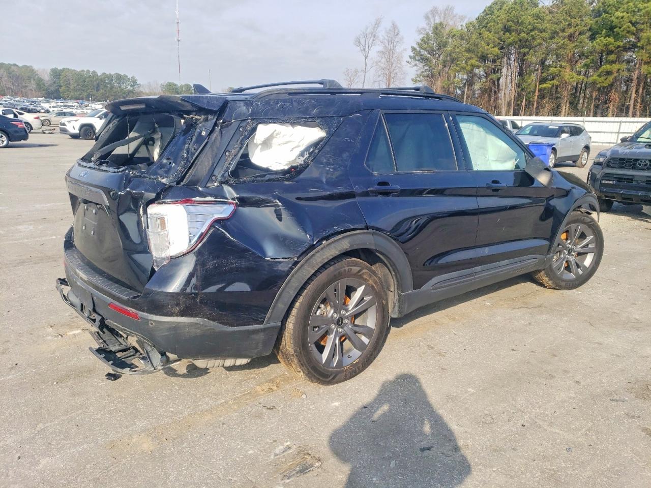 2021 FORD EXPLORER XLT photo 3
