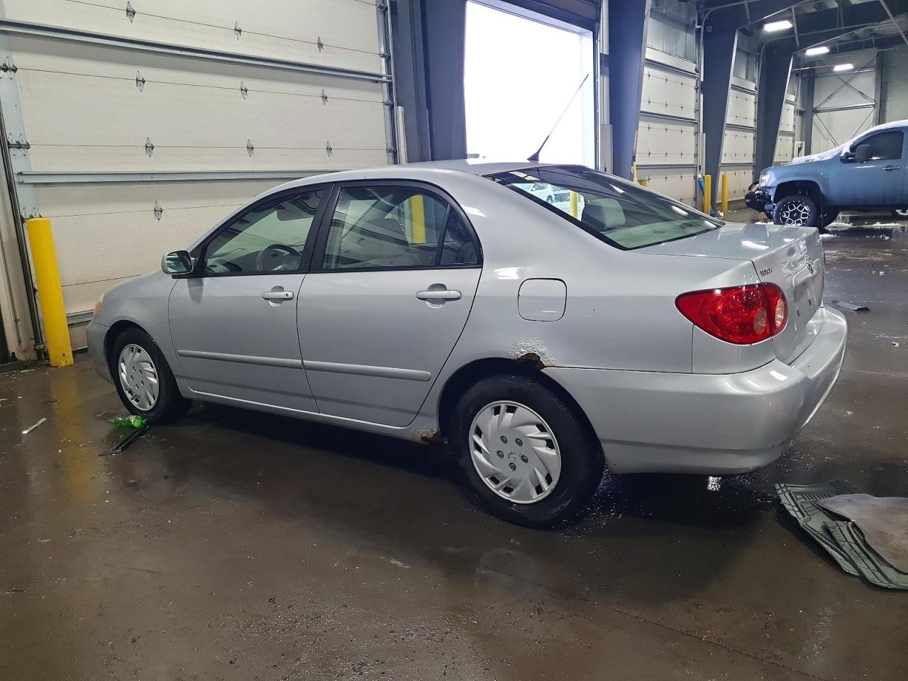 2005 TOYOTA COROLLA CE photo 2