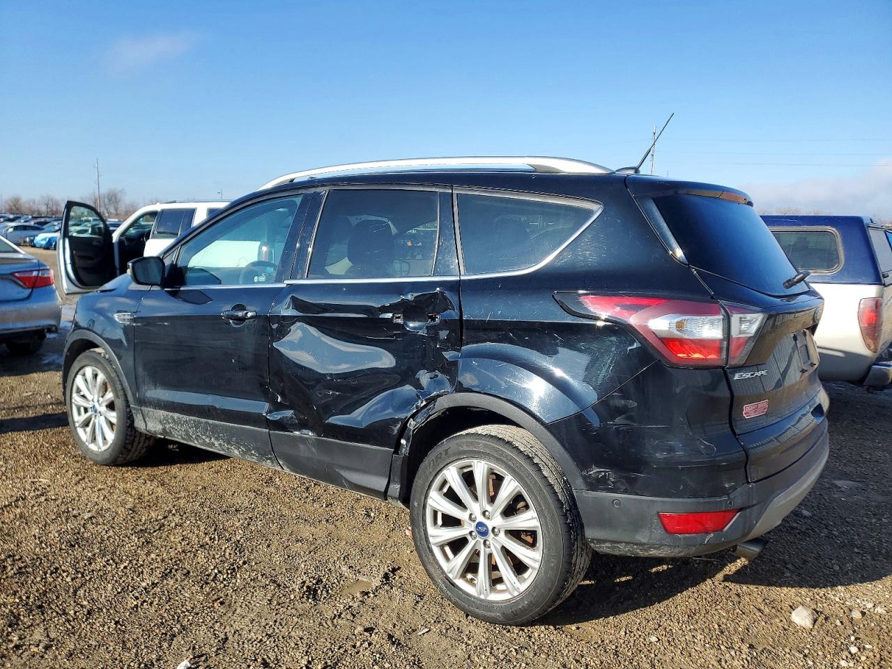 2017 FORD ESCAPE TITANIUM photo 2