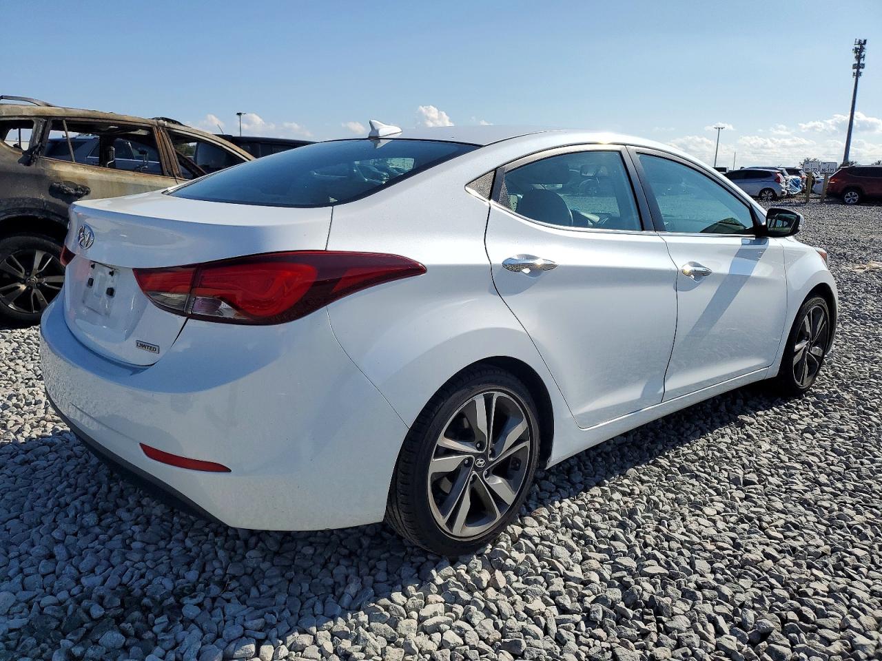 2015 HYUNDAI ELANTRA SE photo 3