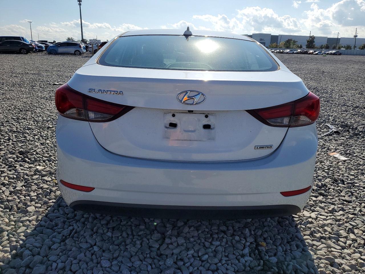 2015 HYUNDAI ELANTRA SE photo 6