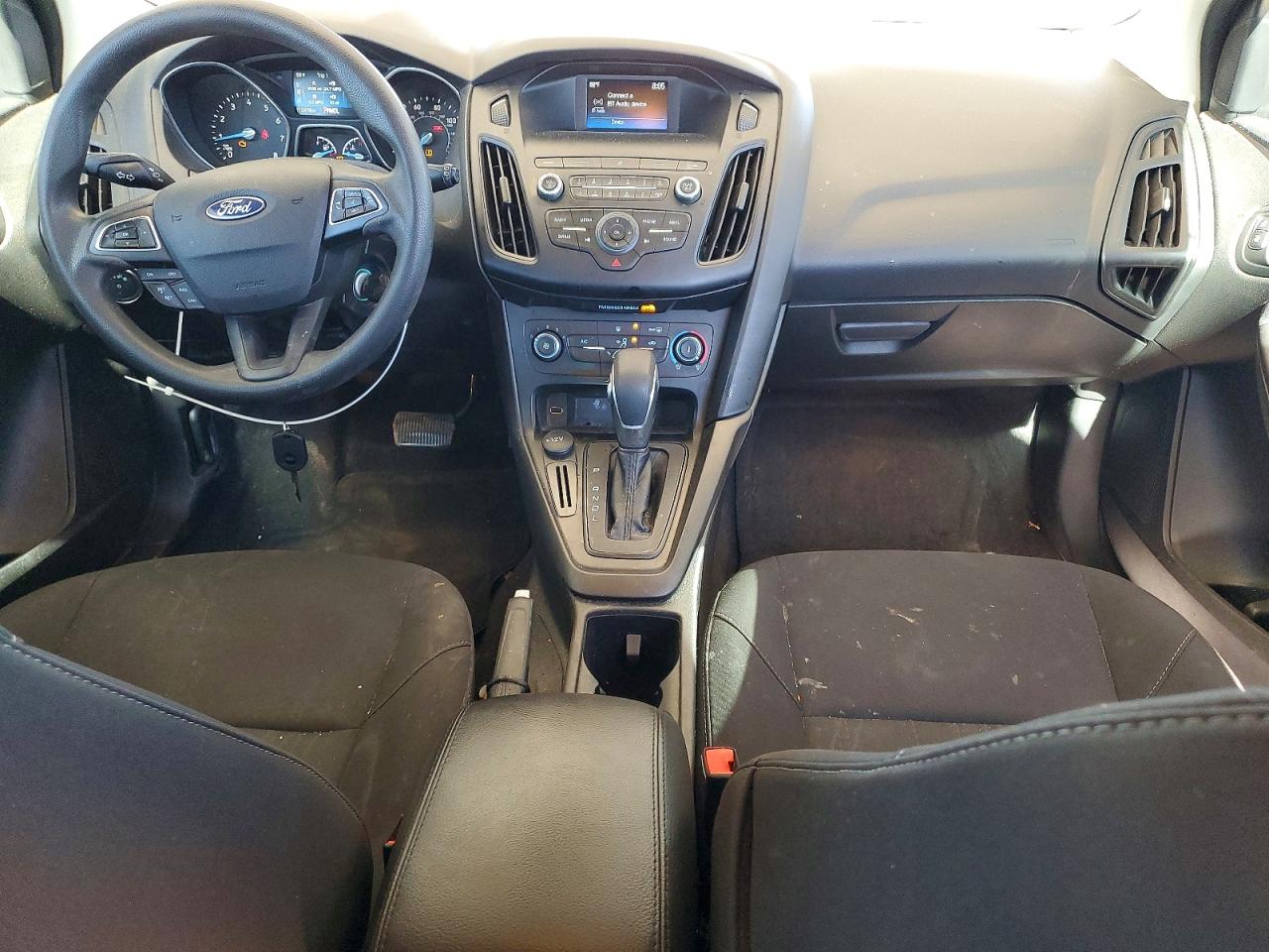 2018 FORD FOCUS SE photo 8