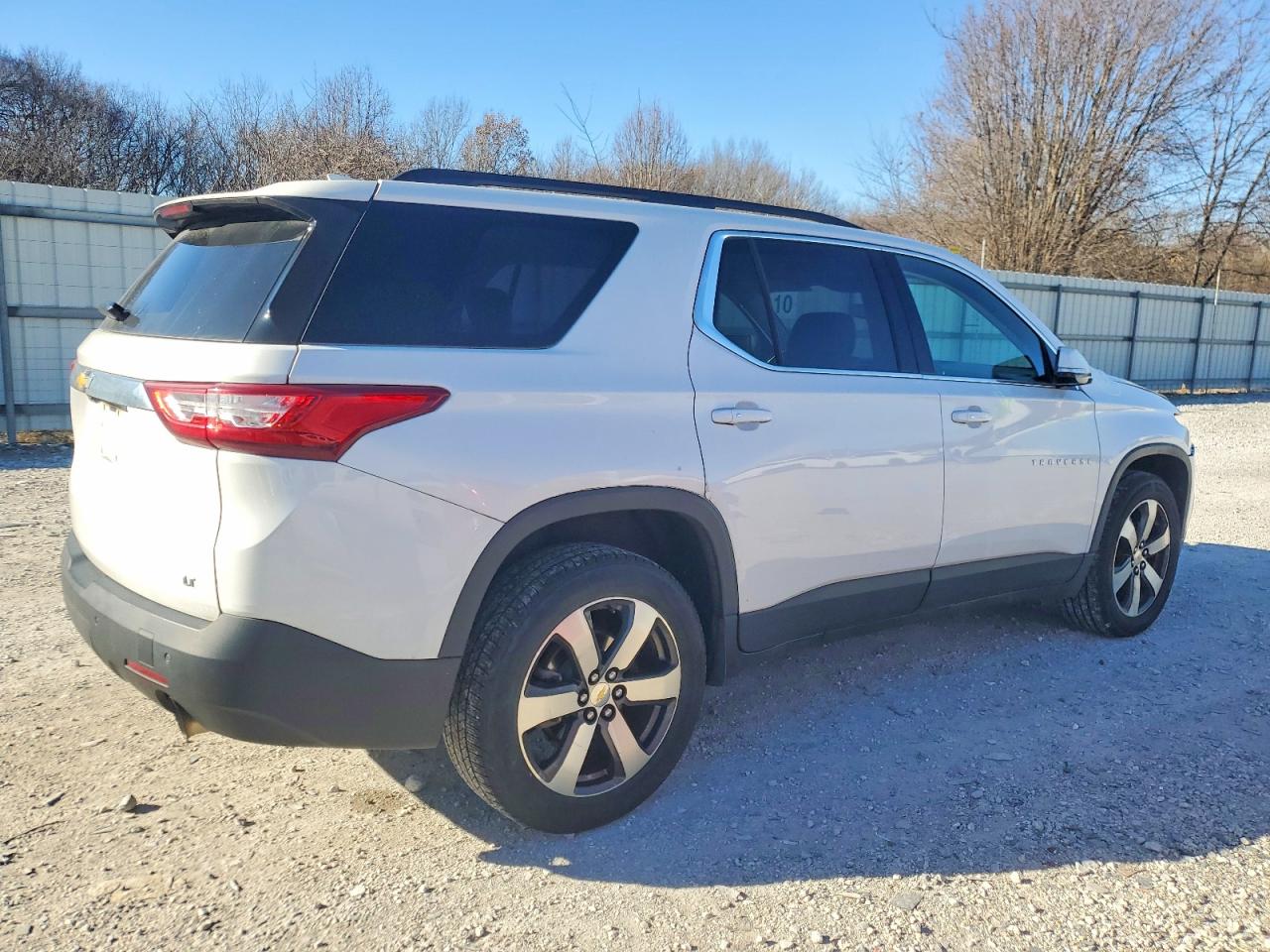2019 CHEVROLET TRAVERSE LT photo 3