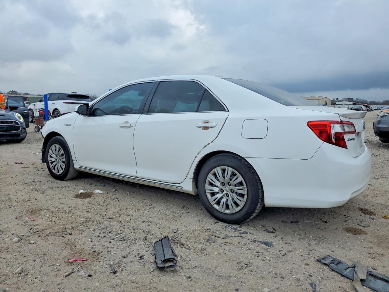 2013 TOYOTA CAMRY HYBRID photo 2