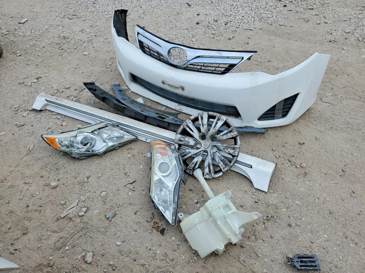 2013 TOYOTA CAMRY HYBRID photo 12