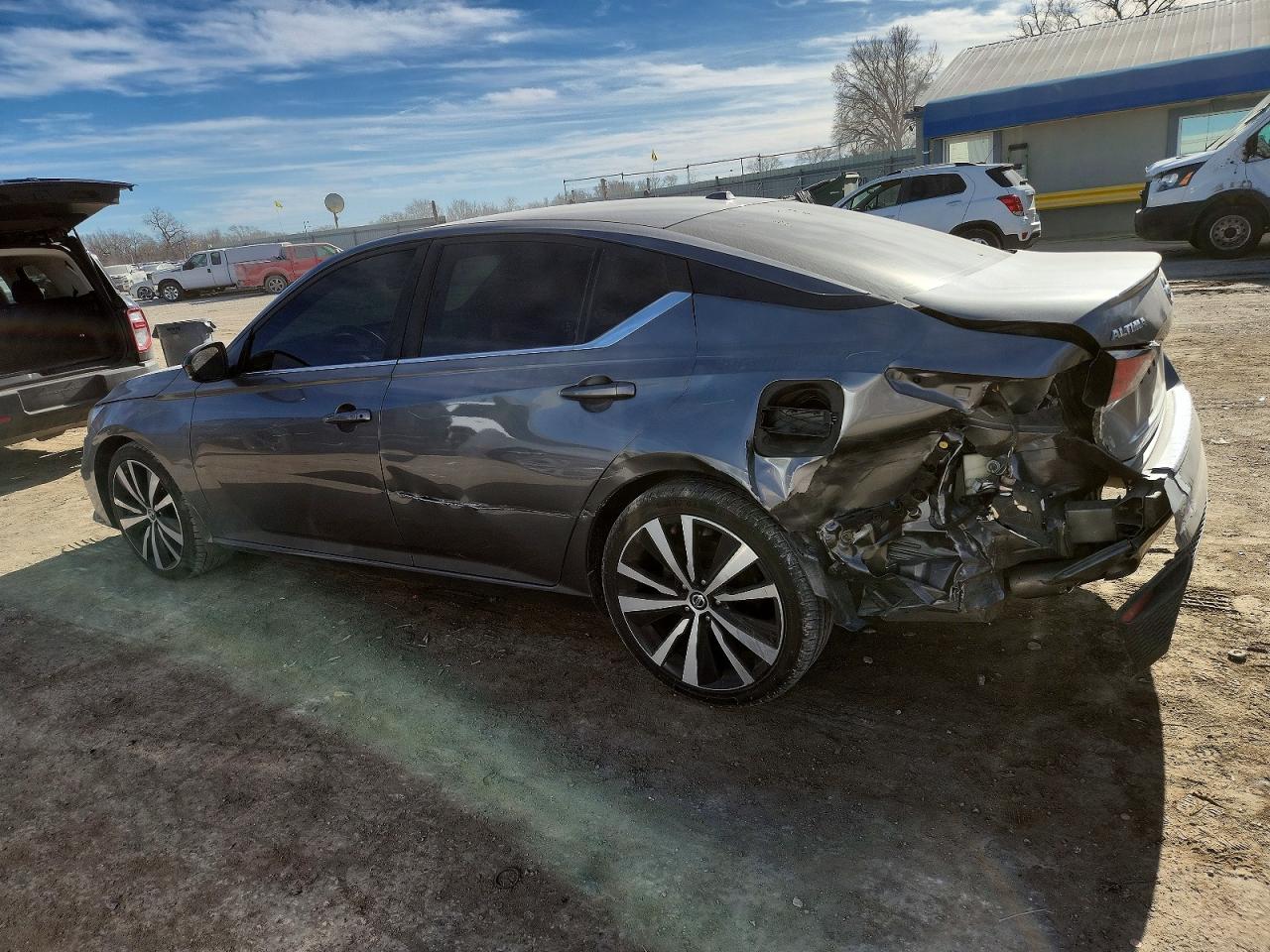 2019 NISSAN ALTIMA SR photo 2