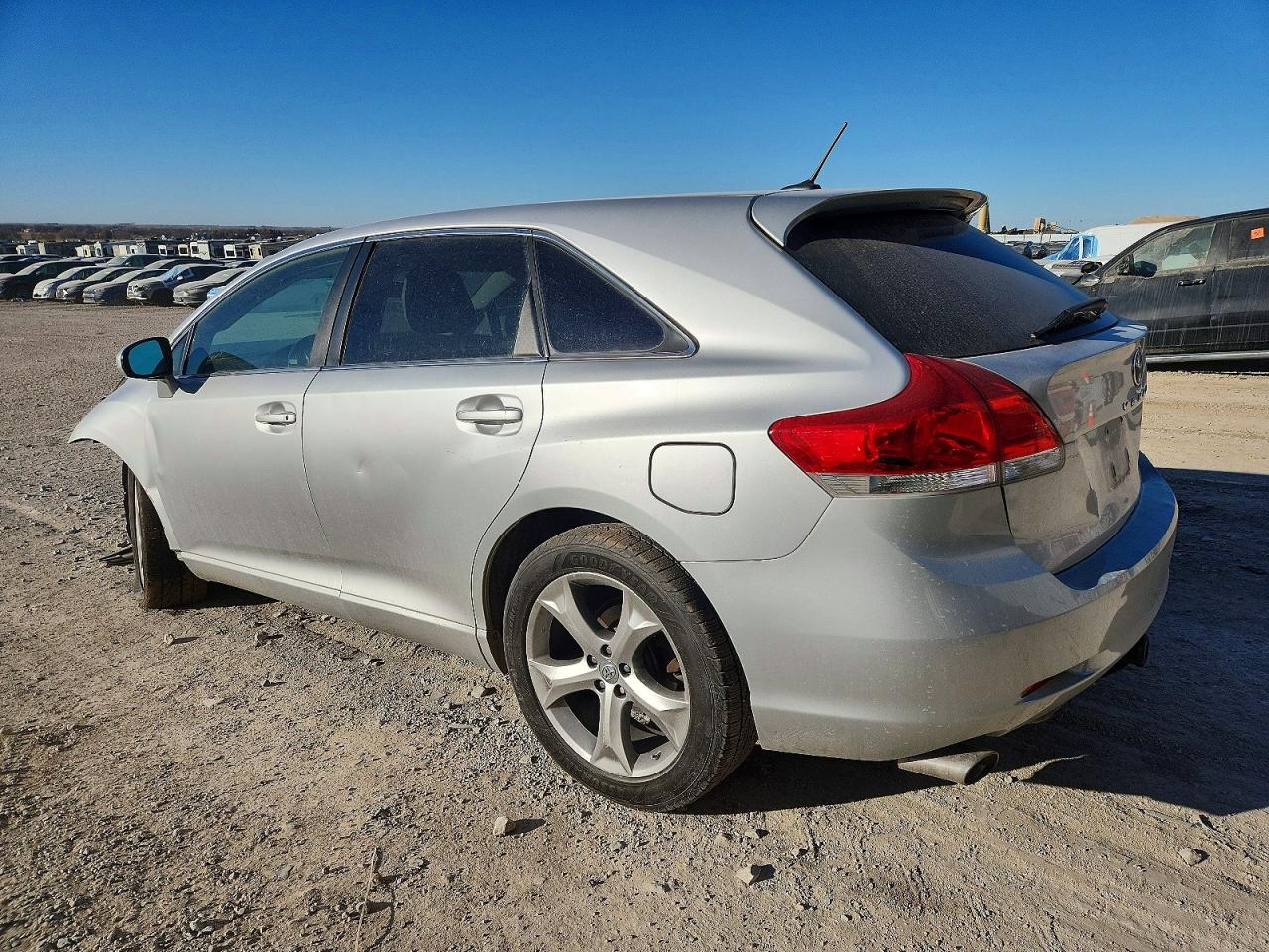 2009 TOYOTA VENZA photo 2
