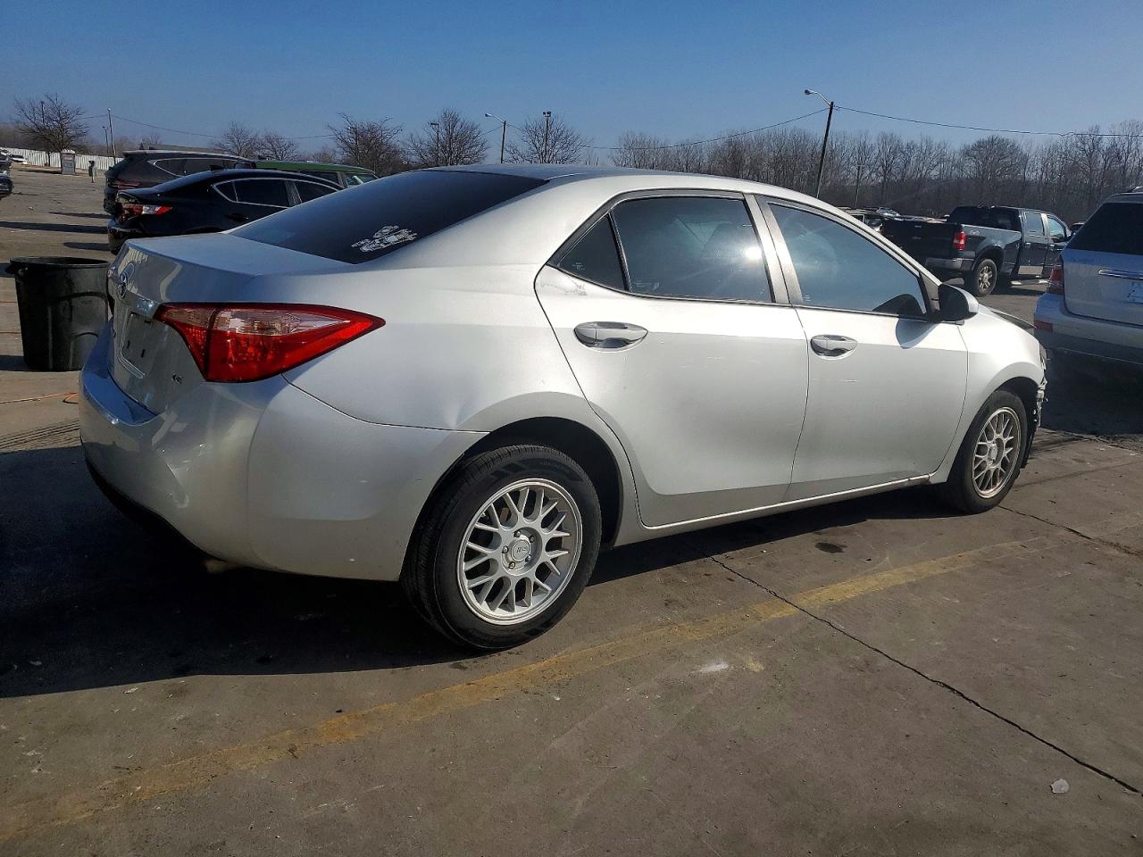 2018 TOYOTA COROLLA L photo 3