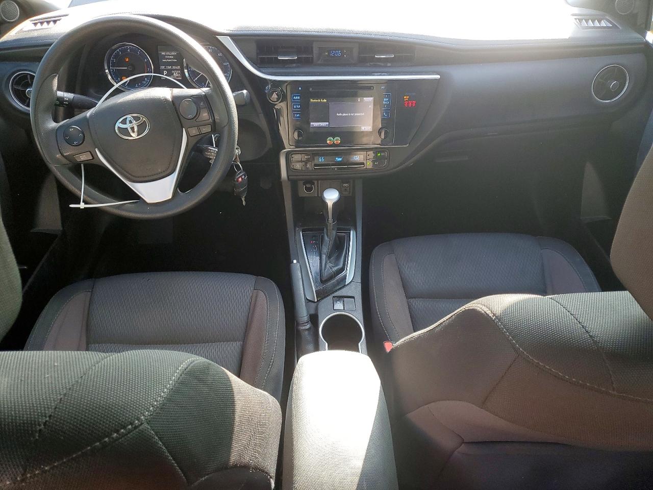 2018 TOYOTA COROLLA L photo 8
