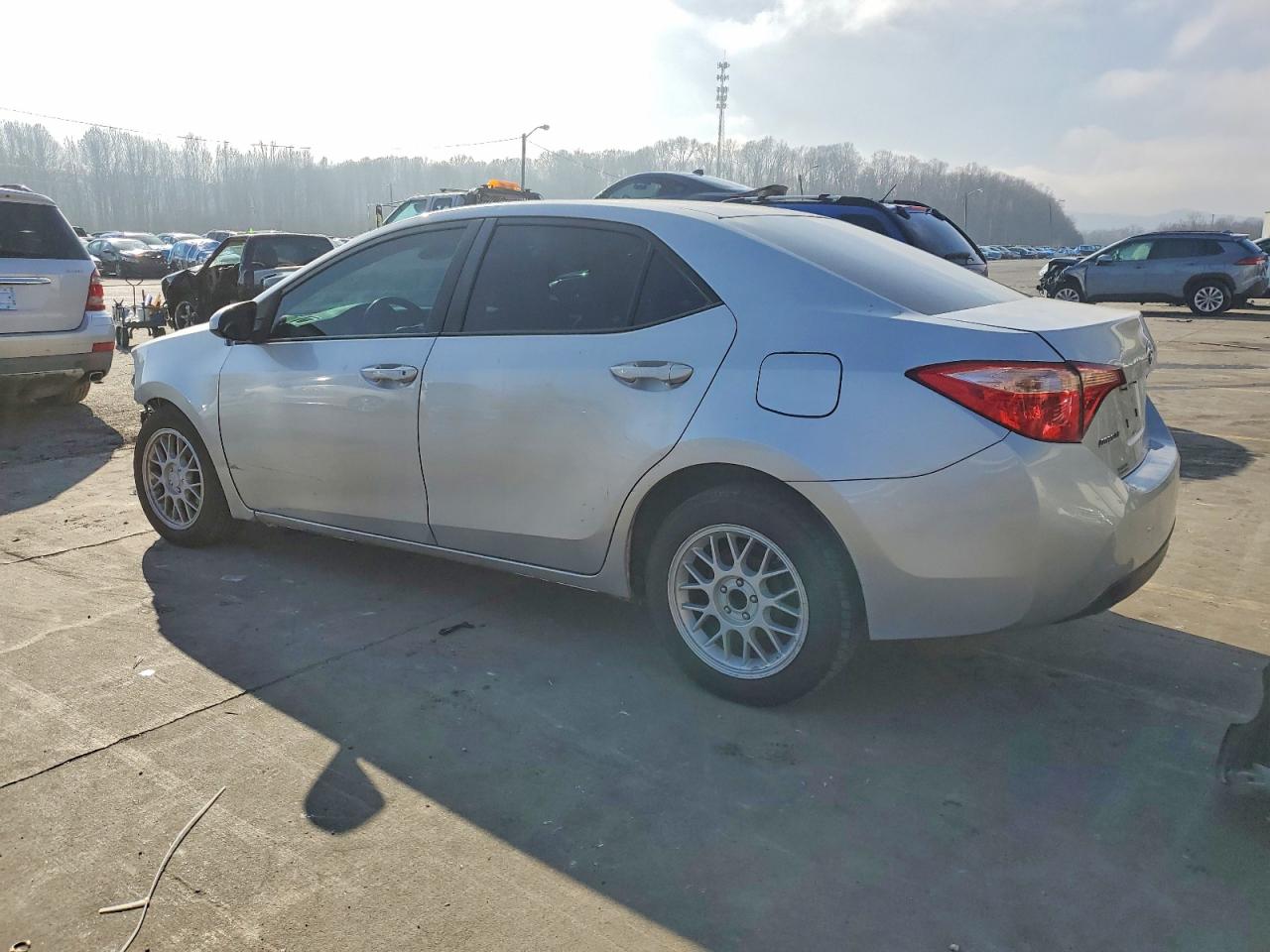 2018 TOYOTA COROLLA L photo 2