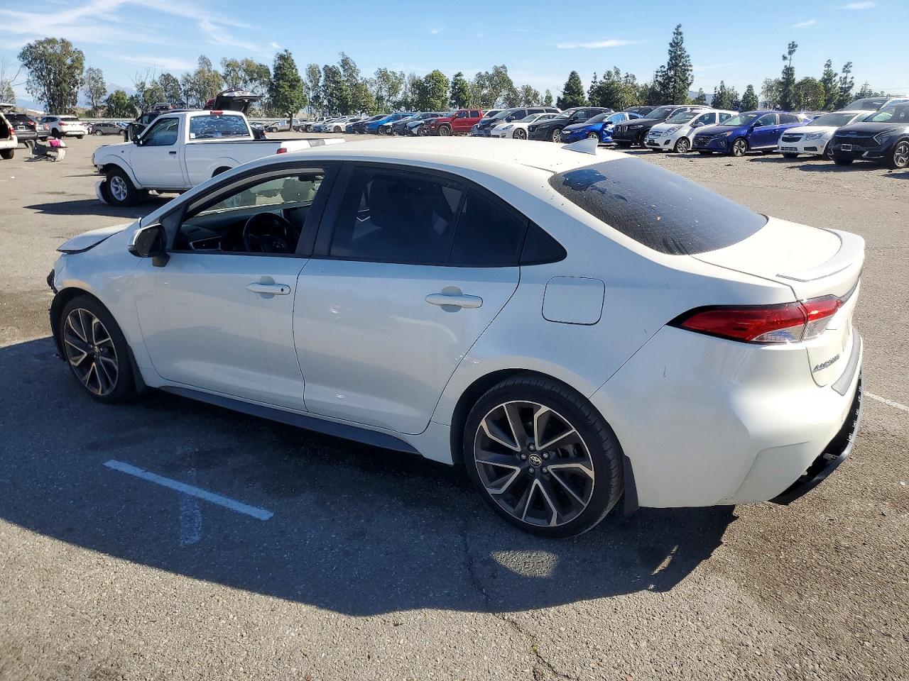 2020 TOYOTA COROLLA SE photo 2