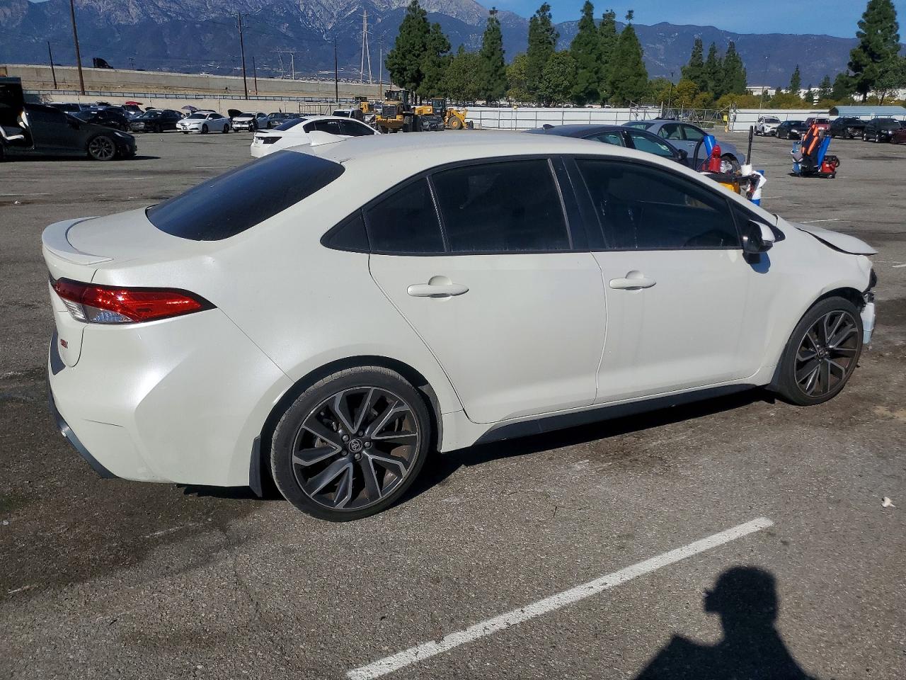 2020 TOYOTA COROLLA SE photo 3