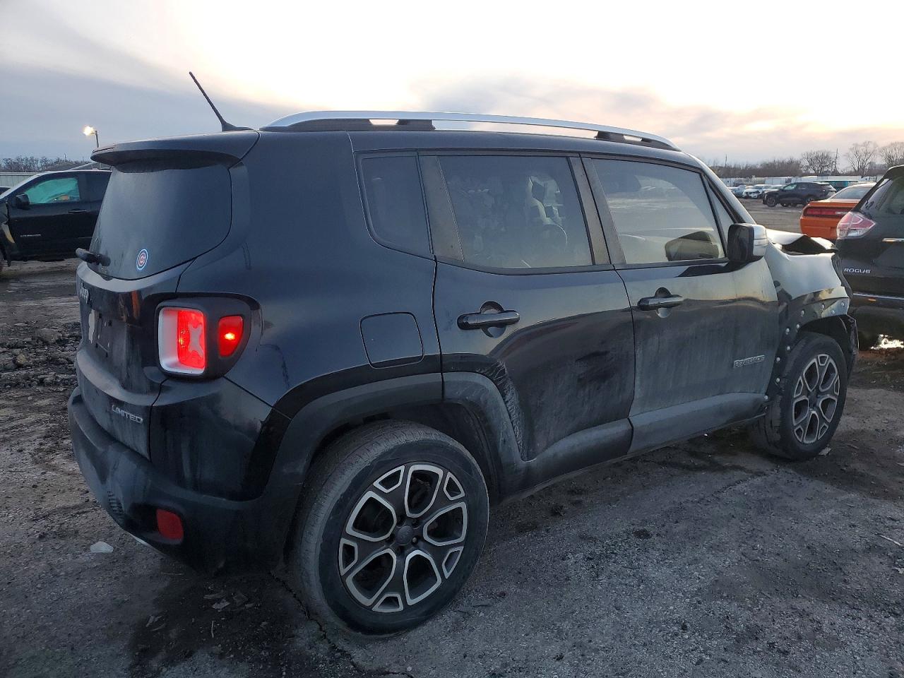 2015 JEEP RENEGADE LIMITED photo 3
