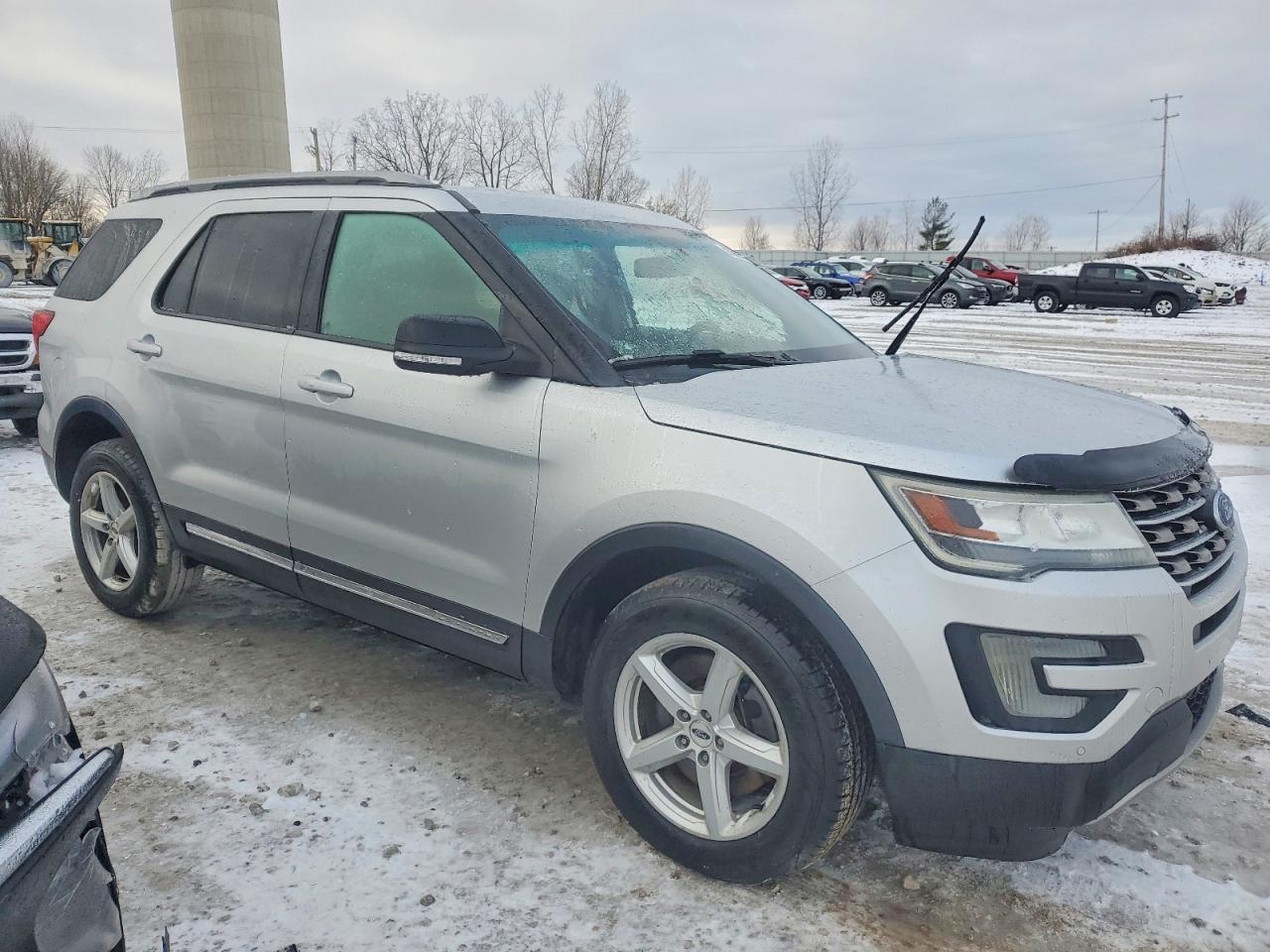 2016 FORD EXPLORER XLT photo 4