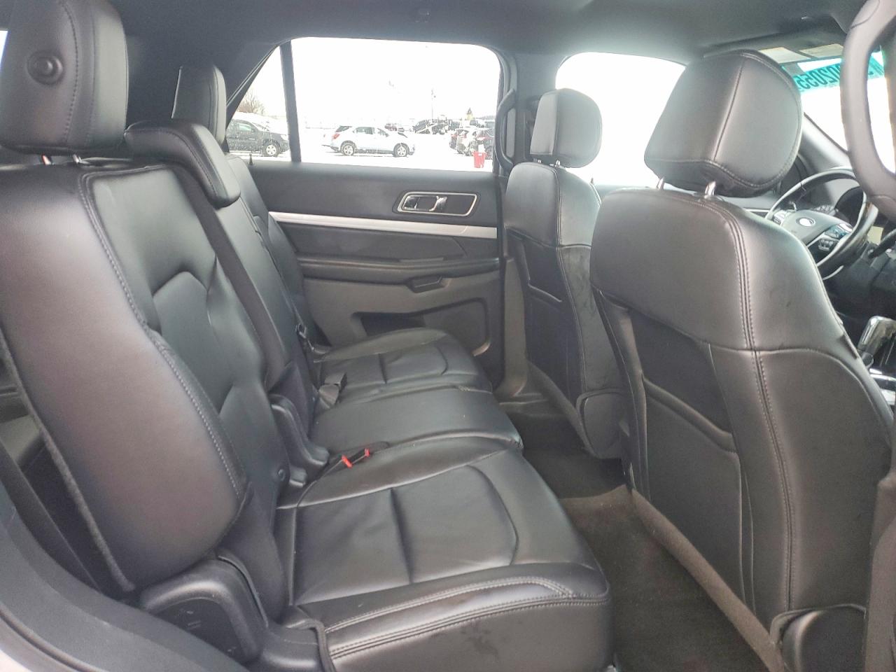 2016 FORD EXPLORER XLT photo 11