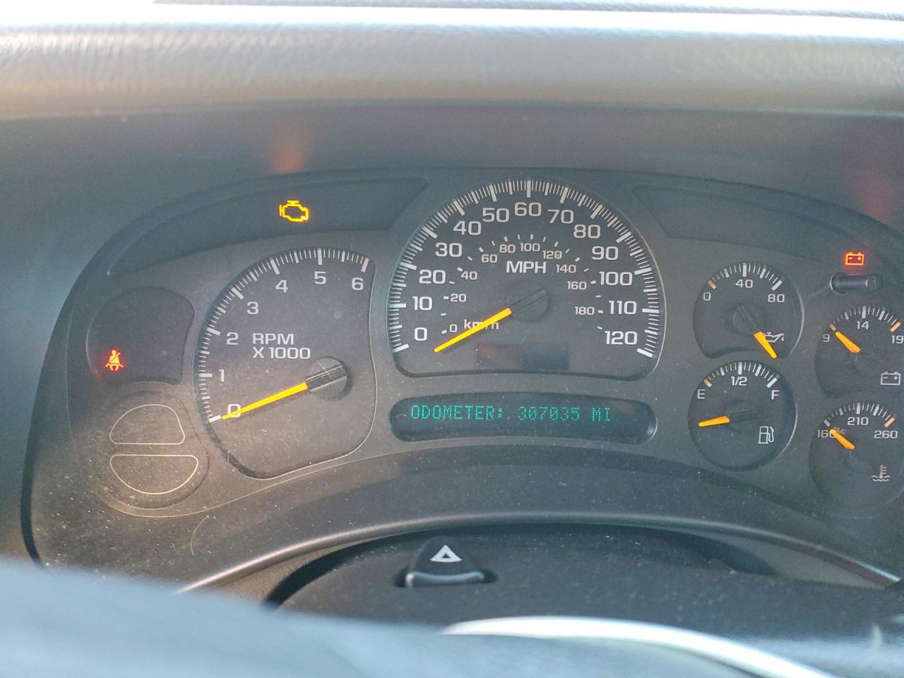 2004 CHEVROLET SUBURBAN K1500 photo 9